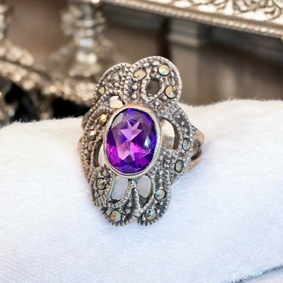 Sterling Silver Amethyst & Marcasite Ring (6.25) - Picture 5 of 12